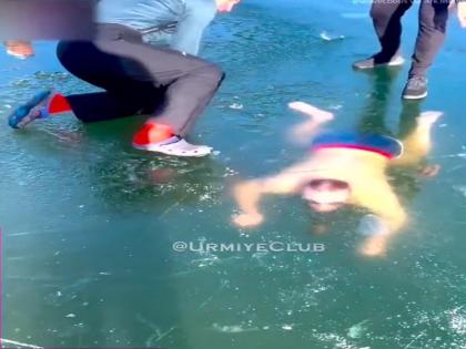 swimmer named Mr Oravec trapped in 10 cm thick ice frozen lake watch viral video | Viral Video: 10 सेंटी मीटर मोटी बर्फ वाले झील के नीचे फंस गया था तैराक, बहुत निकलने का किया कोशिश और फिर....देखें भयावह वीडियो