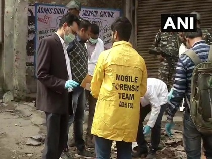 IB ANKIT SHARMA DEATH Forensic Team collects evidence from Tahir Hussain home factory delhi riot | अंकित शर्मा हत्याकांड: ताहिर हुसैन के घर-फैक्ट्री जांच के लिए पहुंची फोरेंसिक टीम, पुख्ता सबूत मिलने पर हो सकती है गिरफ्तारी