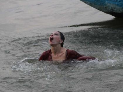 hollywood actress Tammy Bartaia survived, sinking in the ganga photos goes viral | शूटिंग दौरान गंगा में डूबने से बची ये मशहूर हीरोइन, डायरेक्टर ने ऐसे बचाई जान
