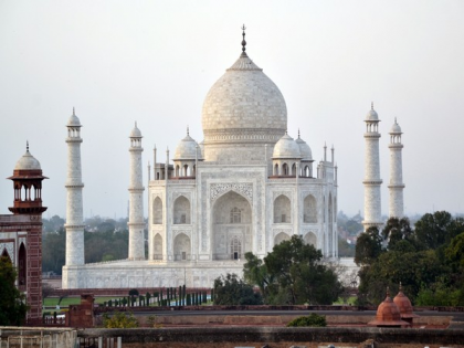 Replicated Taj Mahal with more than 3 lakh matchsticks, intended to create a world record | 22 साल की लड़की ने किया कमाल, तीन लाख से अधिक माचिस की तीलियों से बना दिया 'ताजमहल'