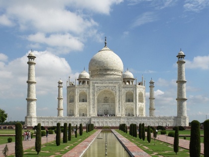 Supreme Court rapped the Centre and Utter Pradesh Government for not taking proper steps to preserve the Taj Mahal | SC ने ताजमहल के प्रति उदासीनता को लेकर केंद्र को लताड़ा, कहा-संरक्षण दो या गिरा कर दो