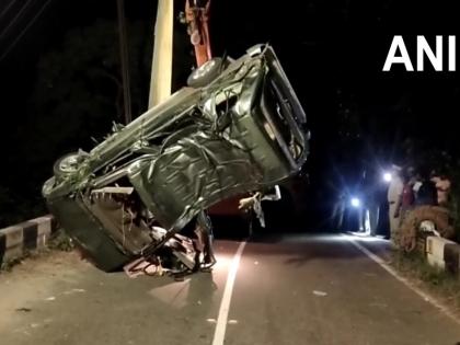 Tamil Nadu 8 devotees died after their car plunged into a 40-foot-deep pit at Kumuli mountain pass | तमिलनाडु में कुमुली पहाड़ी दर्रे से फिसलकर 40 फुट गहरे गड्ढे में गिरी कार, सबरीमला के आठ तीर्थयात्रियों की मौत Tamil Nadu 8 devotees died after their car plunged into a 40-foot-deep pit at Kumuli mountain pass | तमिलनाडु में कुमुली पहाड़ी दर्रे से फिसलकर 40 फुट गहरे गड्ढे में गिरी कार, सबरीमला के आठ तीर्थयात्रियों की मौत