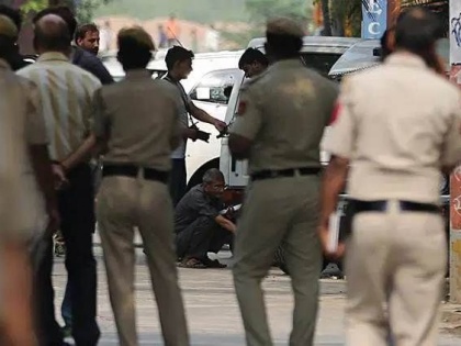 Tamil Nadu Tuticorin Cop Killed as History-sheeter Hurls Crude Bombs at Police Team | तूतीकोरिन मामलाःकुख्यात अपराधी ने पुलिस टीम पर दो देसी बम फेंका, पुलिसकर्मी की मौत, 50 लाख रुपये सहायता