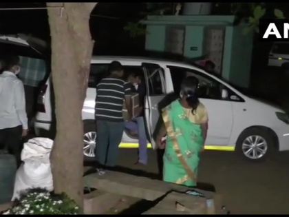 Tamil Nadu Assembly Election Income tax department raids AIADMK MLA R Chandrasekar driver's house one crore rupees cash recovered | तमिलनाडु विधानसभा चुनावः अन्नाद्रमुक एमएलए के ड्राइवर के घर आयकर विभाग का छापा, 1 करोड़ कैश बरामद