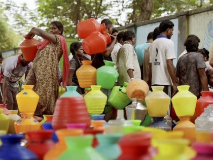 Chennai Water Crisis: Millions Hit as City’s Reservoirs And Groundwater Resources Run Dry | चेन्नई में बूंद-बूंद पानी को तरसे लोग, टैंकर देख बर्तन लेकर दौड़े, टोकन से दिया जा रहा जल