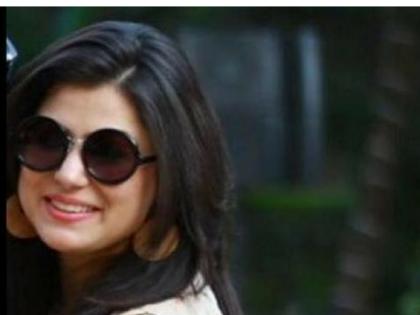 Radio Mirchi rj died in a car accident in noida | खुले नाले में कार गिरने से रेडियो मिर्ची की मैनेजर की मौत