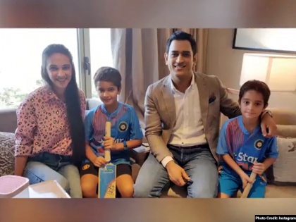 MS Dhoni meets Bollywood Actress Tara Sharma’s Kids and give Priceless advice | Video: बॉलीवुड एक्ट्रेस के बच्चों से मिले धोनी, लाइफ के प्रेशर को कम करने के लिए दी खास सलाह
