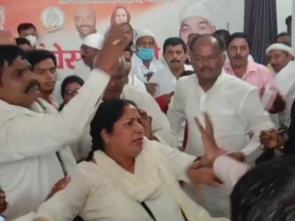Video: Female activist tara yadav protesting against giving ticket to Congress candidate in by-election, video goes viral | Video: उपचुनाव में कांग्रेस प्रत्याशी को टिकट देने का विरोध कर रही महिला कार्यकर्ता से मारपीट, वीडियो हुआ वायरल