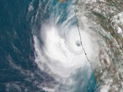 Cyclone Toute: Six killed in Maharashtra's Konkan region | Cyclone Tauktae: चक्रवाती तूफान 'तौकते' का कहर, महाराष्ट्र के कोंकण क्षेत्र में 6 लोगों की मौत
