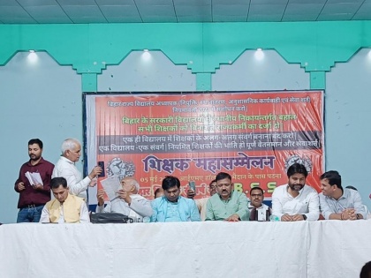 Bihar New Teacher Manual Candidates mood fight with Nitish government will besiege residence all ministers on May 13 and 14 | बिहार नई शिक्षक नियमावलीः नीतीश सरकार से आरपार की लड़ाई के मूड में अभ्यर्थी, 13 और 14 मई को सभी मंत्रियों के आवास का घेराव करेंगे