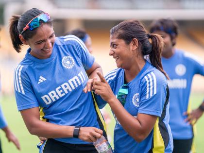 India Women vs South Africa Women LIVE Score, One-off Test Day 1 Shafali verma Smriti mandhana open 11 overs 27 runs India vs South Africa head-to-head | India Women vs South Africa Women One-off Test Day 1: भारत की सधी शुरुआत, शेफाली और स्मृति क्रीज पर, 11 ओवर में 27 रन