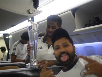 Team India Return From Barbados, Welcome Ceremony delhi mumbai LIVE Rishabh Pant saluted fans Mohammed Siraj 'flying kiss' know update watch 10 videos | Team India Return Welcome Ceremony: पंत ने फैंस को किया सलाम, सिराज ने ‘फ्लाइंग किस’, जानिए अपडेट, देखें वीडियो