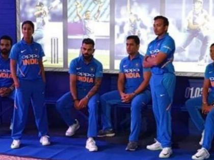 Team India new ODI jersey unveiled in Hyderabad ahead of World Cup 2019 | वर्ल्ड कप 2019 से पहले टीम इंडिया की नई जर्सी लॉन्च, धोनी, कोहली समेत ये स्टार खिलाड़ी थे मौजूद