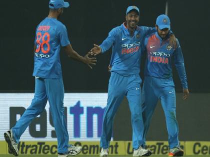 odi indian cricket team announced for south africa tour | दक्षिण अफ्रीका के खिलाफ वनडे टीम में लोकेश राहुल नहीं, जाधव और शार्दुल ठाकुर की वापसी