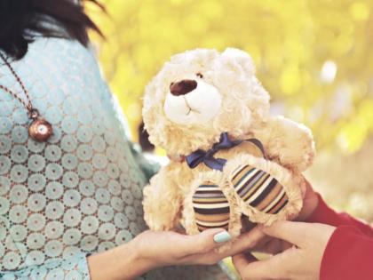 Teddy Day 2018 Know why you should gift a teddy to your love partner | Teddy Day 2018: 5 कारण, क्यों अपनी गर्लफ्रेंड को 'टेडी' गिफ्ट करें Teddy Day 2018 Know why you should gift a teddy to your love partner | Teddy Day 2018: 5 कारण, क्यों अपनी गर्लफ्रेंड को 'टेडी' गिफ्ट करें