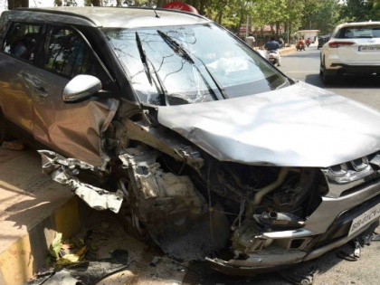 Tej Pratap Yadav Car Accident in Patna, admit in hospital | बिहारः तेजप्रताप यादव की गाड़ी भीषण दुर्घटना का शिकार, आनन-फानन पहुंचाया अस्पताल
