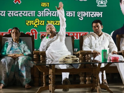 Bihar RJD chief Lalu Prasad Yadav son Tej Pratap yadav challenges Tejashwi yadav 'Jan Shakti Parishad' named 'Mission one crore member | बिहारः राजद प्रमुख लालू प्रसाद यादव के पुत्र तेजप्रताप ने दी तेजस्वी को चुनौती, 'जन शक्ति परिषद’ का कर रहे विस्तार, 'मिशन एक करोड़ मेंबर' का नाम दिया