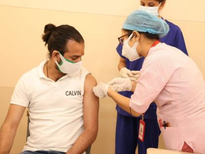 bihar rjd mla tejashwi and tej pratap yadav took corona vaccine russia got sputnik v medanta hospital | तेजस्वी यादव और तेज प्रताप ने स्पूतनिक-वी वैक्सीन की पहली डोज ली, मेदांता अस्पताल में लगवाई