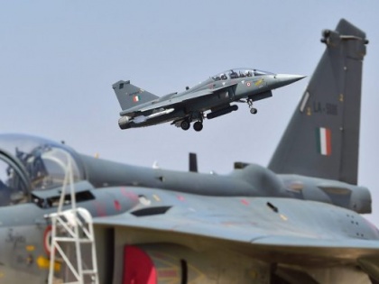 83 Tejas Light Combat Aircraft 48,000 Crore deal ccs pm narendra modi approved largest indigenous defence | भारतीय वायुसेना को मिलेंगे 83 तेजस विमान, केंद्र सरकार ने 48000 करोड़ रुपये की डील को दी मंजूरी