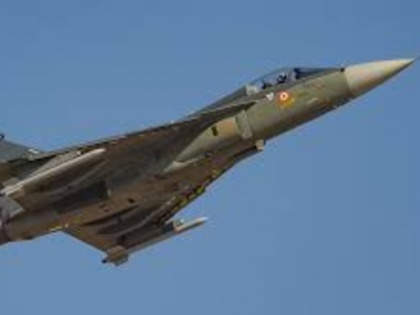 India deployed indigenous fighter aircraft Tejas on western front amidst tensions along border with China | चीन के साथ सीमा पर जारी तनाव के बीच भारत ने पश्चिमी मोर्चे पर तैनात किया स्वदेशी लड़ाकू विमान तेजस
