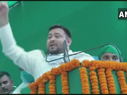 Bihar assembly elections 2020 RJD leader Tejashwi Yadav Rohtas jdu bihar cm nitish kumar | बिहार चुनावः तेजस्वी यादव बोले- लालू जी के शासन में गरीब सीना तान के बाबू साहब के सामने चलते थे, जदयू और भाजपा ने घेरा