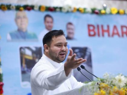 bihar Tejashwi Yadav Relief celebrated laddus in RJD office Satyamev Jayate, Lalu Yadav's daughter Rohini Acharya took jibe BJP MP Sushil Modi see video | तेजस्वी यादव को राहत, राजद कार्यालय में लड्डू खिलाकर खुशियां मनाईं, कहा- सत्यमेव जयते!, लालू यादव की बेटी रोहिणी ने मोदी पर कसा तंज