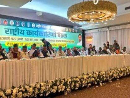 Tejashwi Yadav given full authority in RJD's national executive meeting, Tejashwi will give symbols to candidates | RJD's national executive meeting: बैठक में तेजस्वी यादव को पूरा अधिकार, उम्मीदवारों को सिंबल देंगे तेजस्वी