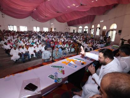 Bihar Politics News: Form RJD government 200 units of electricity will be free Tejashwi Yadav went Samvad Yatra, announced | Bihar News: राजद सरकार बनाइये, 200 यूनिट बिजली मुफ्त, संवाद यात्रा पर निकले तेजस्वी यादव ने किया ऐलान