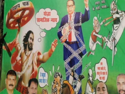 tejashwi yadav attacks on opposition by poster | पोस्टर वॉरः तेजस्वी यादव का नया अवतार, 'चक्रधारी कृष्ण' के रूप में आए नजर  
