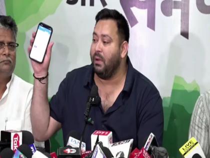 FIR filed against Tejashwi Yadav in Patna for having two voter cards | Bihar Elections 2025: पटना में तेजस्वी यादव के खिलाफ ‘दो वोटर कार्ड’ को लेकर FIR दर्ज FIR filed against Tejashwi Yadav in Patna for having two voter cards | Bihar Elections 2025: पटना में तेजस्वी यादव के खिलाफ ‘दो वोटर कार्ड’ को लेकर FIR दर्ज