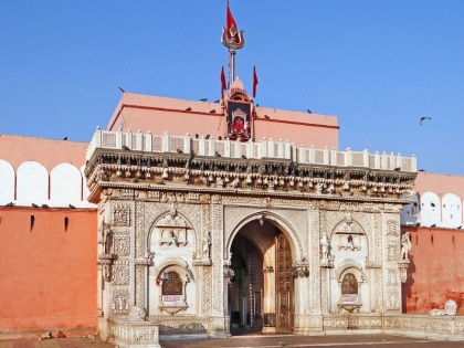 Madhya Pradesh Corona virus lockdown Unlock 1.0 Temple will open Monday, priests protest against sanitation machine in temples | Unlock 1.0: सोमवार से खुलेंगे मंदिर, मंदिरों में सेनेटाइज मशीन का पुजारियों ने किया विरोध