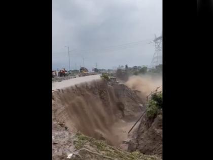 Uttarakhand Terrible destruction in Dehradun PM Narendra Modi and Amit Shah called CM Pushkar Singh Dhami took stock of the situation | Uttarakhand: देहरादून में भयंकर तबाही, पीएम मोदी और अमित शाह ने CM धामी को लगाया फोन, स्थिति का लिया जायजा Uttarakhand Terrible destruction in Dehradun PM Narendra Modi and Amit Shah called CM Pushkar Singh Dhami took stock of the situation | Uttarakhand: देहरादून में भयंकर तबाही, पीएम मोदी और अमित शाह ने CM धामी को लगाया फोन, स्थिति का लिया जायजा