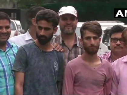 Delhi: Parvez and Jamshed, two terrorists of ISJK who were arrested by Special Cell of Delhi Police | दिल्लीः लालकिले के पास स्पेशल सेल टीम ने गिरफ्तार किए दो संदिग्ध आतंकी, पूछताछ में हुए कई खुलासे