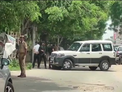 Uttar Pradesh Suspected terrorists caught in Lucknow sent to 14 days police custody | लखनऊ में पकड़े संदिग्ध आतंकियों को 14 दिन की पुलिस हिरासत में भेजा, धर्मांतरण मामले में सलाहुद्दीन जैनुद्दीन की पुलिस हिरासत भी बढ़ाई