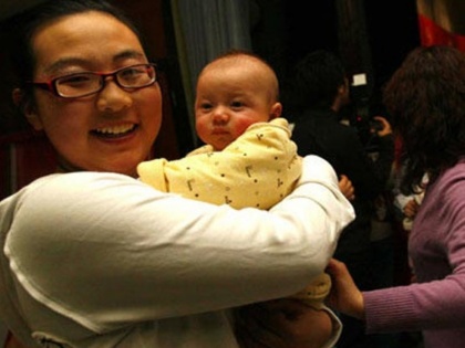 China’s First Test Tube Baby Becomes Mother | टेस्ट ट्यूब बेबी ने दिया बेटे को जन्म, सोशल मीडिया में वायरल हो रही खूबसूरत फोटो