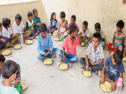 uttarakhand news upper caste students reject mid day meal made by dalit women in a govt school | दलित महिला ने बनाया मिड डे मील तो स्कूल के बच्चों ने किया खाने से इंकार, भोजनमाता को जानबूझकर भर्ती का पेरेंट्स ने लगाया आरोप