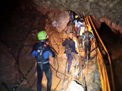 thailand cave rescue mission underway divers enters into cave to free boys and football coach | थाईलैंड: गुफा में दाखिल हुए बचावकर्मी, जानिए कैसे दो से तीन दिन में बच्चों को निकाला जाएगा बाहर