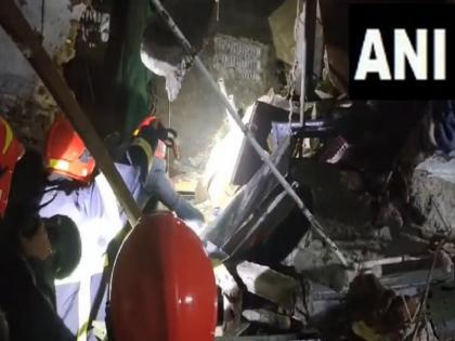 thane 2-storey building collapses in Bhiwandi condition of 2 out of 4 rescued is critical picture surfaced | ठाणे: भिवंडी में 2 मंजिला इमारत गिरी, बचाए गए 4 में से 2 की हालत गंभीर, वीडियो आया सामने