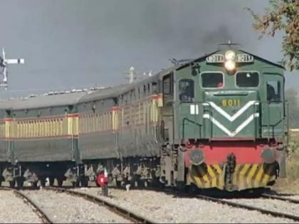 Thar Express departs on schedule, will meet 81 Indian Pakistani relatives | अनिश्चितता के साथ थार एक्सप्रेस निर्धारित समय पर रवाना, 81 भारतीय पाकिस्तानी रिश्तेदारों से करेंगे मुलाकात  
