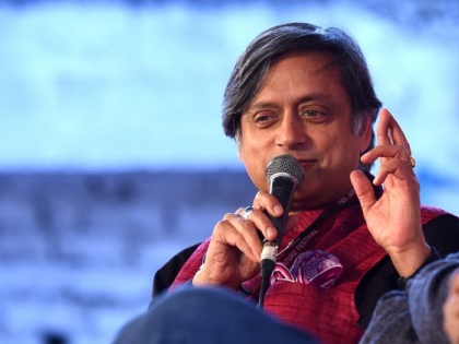 Election Results 2019: Shashi Tharoor wins from Thiruvananthapuram for third consecutive time | थरूर ने लगाई जीत की हैट्रिक, कुम्मनम राजशेखरन को दी 1 लाख वोट के अंतर से शिकस्त