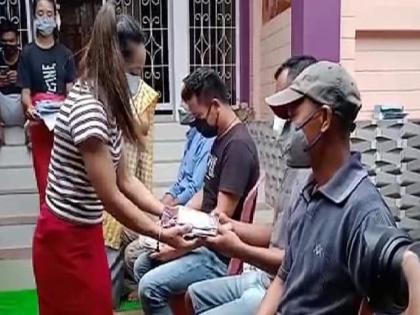 tokyo olympic 2020 silver medalist mirabai chanu gave gift to truck drivers in manipur | Tokyo Olympic 2020 : बिना पैसों के ट्रेनिंग सेंटर पहुंचाते थे ट्रक वाले, मीराबाई चानू ने मेडल जीतने के बाद ऐसे जताया आभार tokyo olympic 2020 silver medalist mirabai chanu gave gift to truck drivers in manipur | Tokyo Olympic 2020 : बिना पैसों के ट्रेनिंग सेंटर पहुंचाते थे ट्रक वाले, मीराबाई चानू ने मेडल जीतने के बाद ऐसे जताया आभार