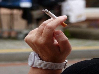 There is a delay in giving up habit of smoking cigarettes from an early age revealed in the research | कम उम्र से सिगरेट पीने की आदत लगाने वालों को इसकी लत छोड़ने में होती है देरी, शोध में हुआ खुलासा