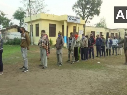 Jammu Kashmir District Development Council election Terrorist attack on candidate 43% voting | कश्मीर में जिला विकास परिषद चुनावः उम्मीदवार पर आतंकी हमला, 43 प्रतिशत मतदान