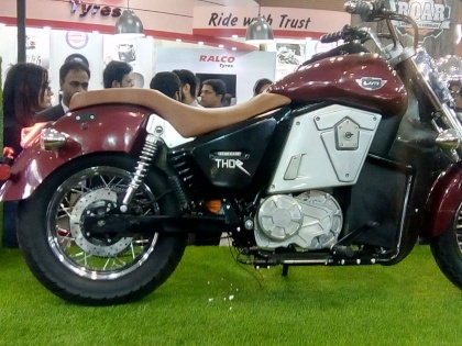 Auto Expo 2018: um motorcycles showcase india's first electric cruiser bike UM Renegade Thor | Auto Expo 2018: UM Motorcycle की UM Renegade Thor से उठा पर्दा, देखें सबसे पहली इलेक्ट्रिक क्रूजर बाइक के फीचर्स