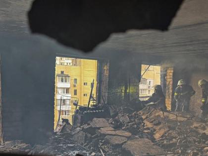 Russian drones and missiles target Ukraine's eastern city of Kharkiv killing 3 people and injuring 21 see video 18 apartment buildings and 13 private houses damaged | खारकीव में रूसी ड्रोन और मिसाइल हमला, 3 की मौत और 21 घायल, 18 अपार्टमेंट इमारत-13 निजी घर क्षतिग्रस्त