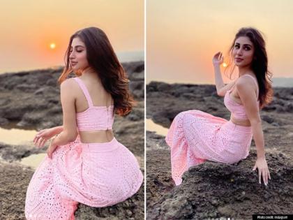 PICS: जाळीदार ड्रेसमुळे ट्रोल झाली मौनी रॉय, यूजर्स म्हणाले- दीदी घर पर बैठो ना, ड्रेस में इतने छेद हैं !