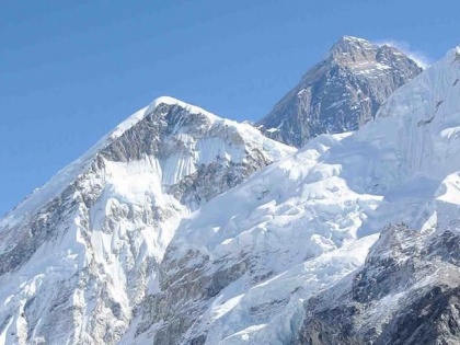 Third Indian mountaineer dies on Mount Makalu in Nepal. | मकालू पर्वत शिखर से नीचे उतरते समय तीसरे भारतीय पर्वतारोही की मौत