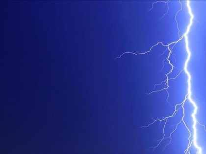 Bihar: 17 killed due to lightning, many scorched | बिहार: आकाशीय बिजली गिरने से हुई 17 लोगों की मौत, कई लोग झुलसे, पेड़ के नीचे दबकर 6 पुलिसकर्मी घायल