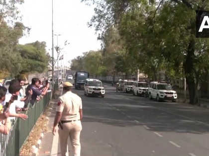 Arvind Kejriwal Arrest Live Updates Delhi CM reached Tihar will be kept in jail number 2 Manish Sisodia is lodged in jail number 1 | Arvind Kejriwal Arrest Updates: तिहाड़ पहुंचे सीएम केजरीवाल, जेल नंबर 2 में रखा जाएगा, जेल नंबर एक में बंद हैं मनीष सिसोदिया