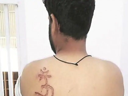 tihar undertrial prisoner accused Jail Superintendent branded Om on his back | तिहाड़ जेल के सुपरिटेंडेंट पर आरोप, मुस्लिम कैदी की पीठ पर गर्म लोहे से लिखा 'ओम'